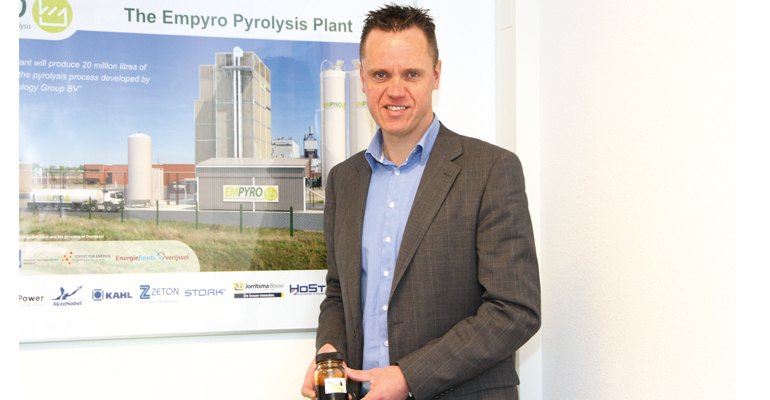 BTG BioLiquids BV董事总经理Gerhard Muggen表示:“这就是快速热解技术的意义所在，可以高效生产高质量的单相生物油，用作燃料或原料基础。”
