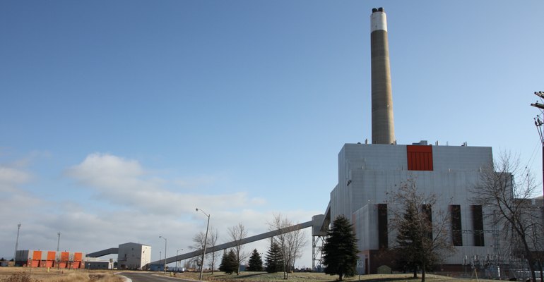 雷霆湾发电站（TBGS）拥有两台163 MW的煤粉（PC）锅炉，其中一台正在改造为使用“先进的木质颗粒”。