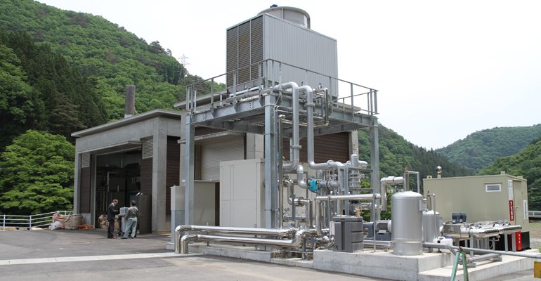 伯克哈德木质颗粒气化炉和热电联产(CHP)安装完成与颗粒燃料舱。