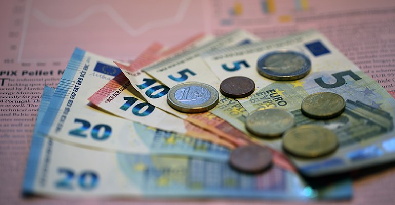 欧元纸币和硬币