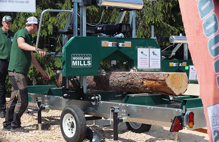 woodlands Mills的移动锯木单元正在2019年SkogsElmia上进行演示。
