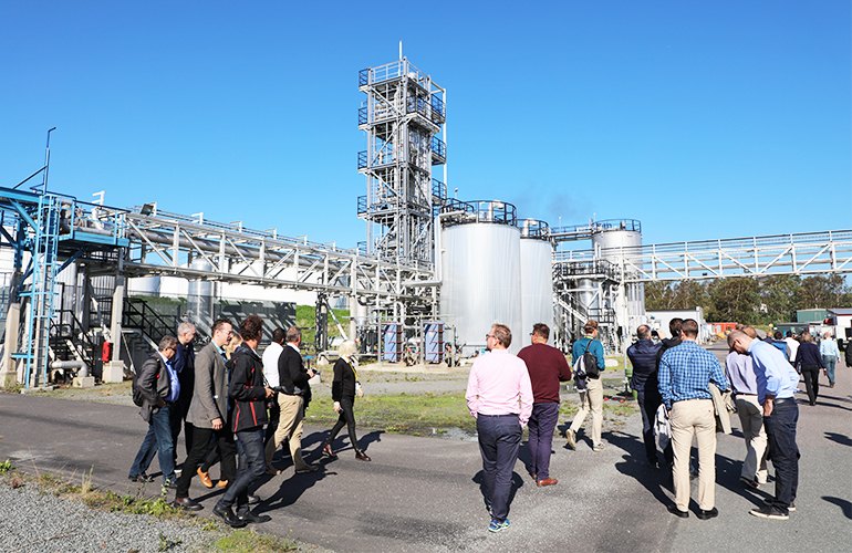2015年6月，St1在其位于瑞典哥德堡的炼油厂开设了世界上首家集成先进乙醇工厂，同时也是其在芬兰以外的首个Etanolix技术安装厂。St1将在哥德堡炼油厂投资约2亿欧元建立一个新的生物炼油厂，生产可再生柴油和航空燃料。